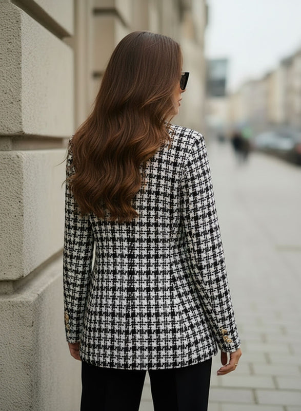 Chaqueta de mujer estampada en tweed blanco y negro con botones dorados