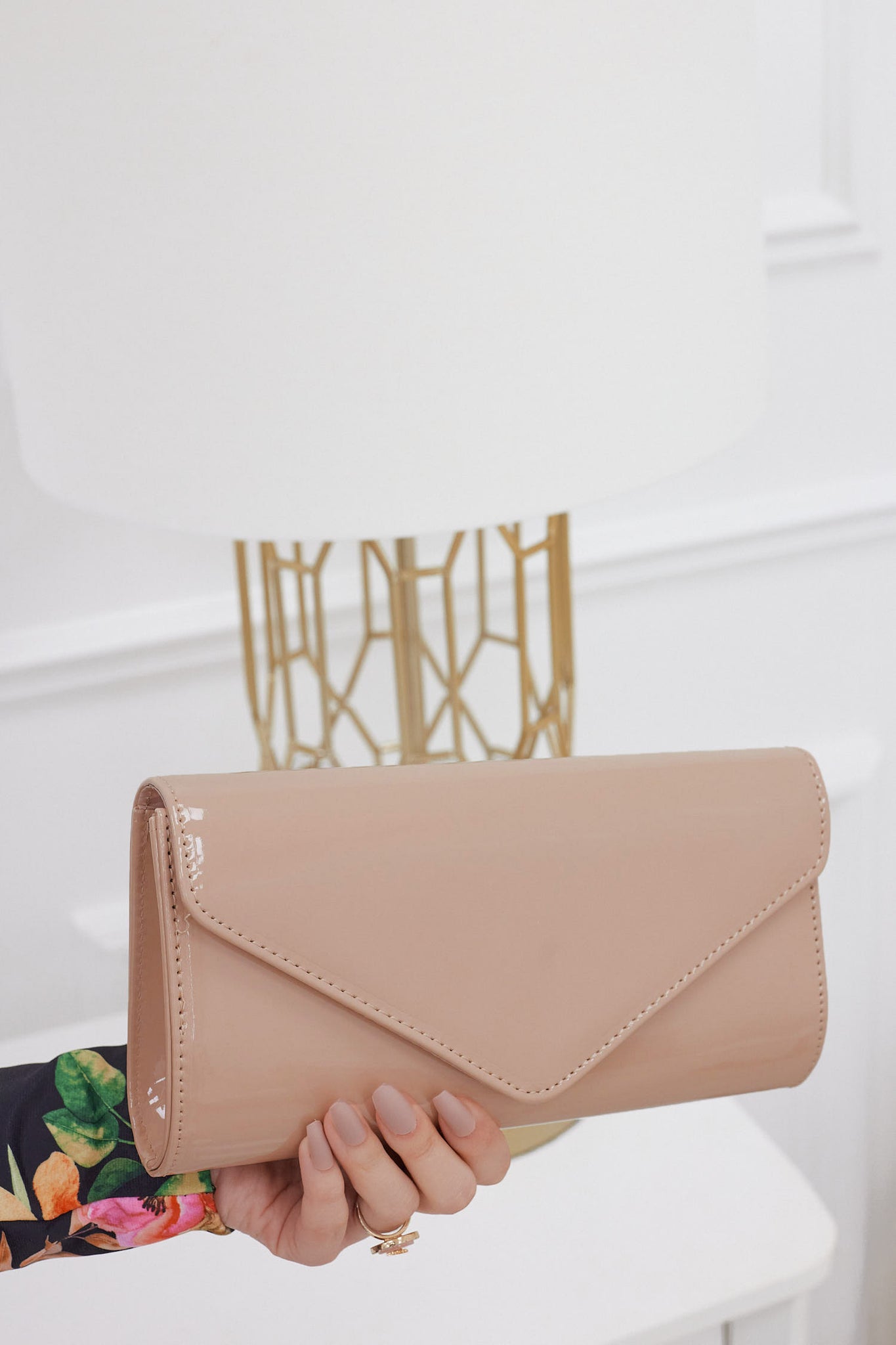 B206 nude clutch bag