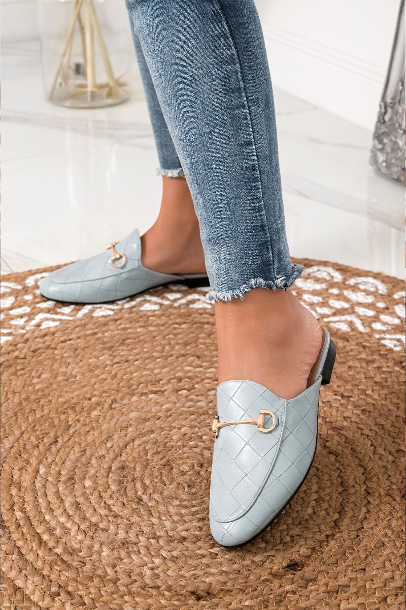 mocassins à carreaux ouverts derrière Bleus
