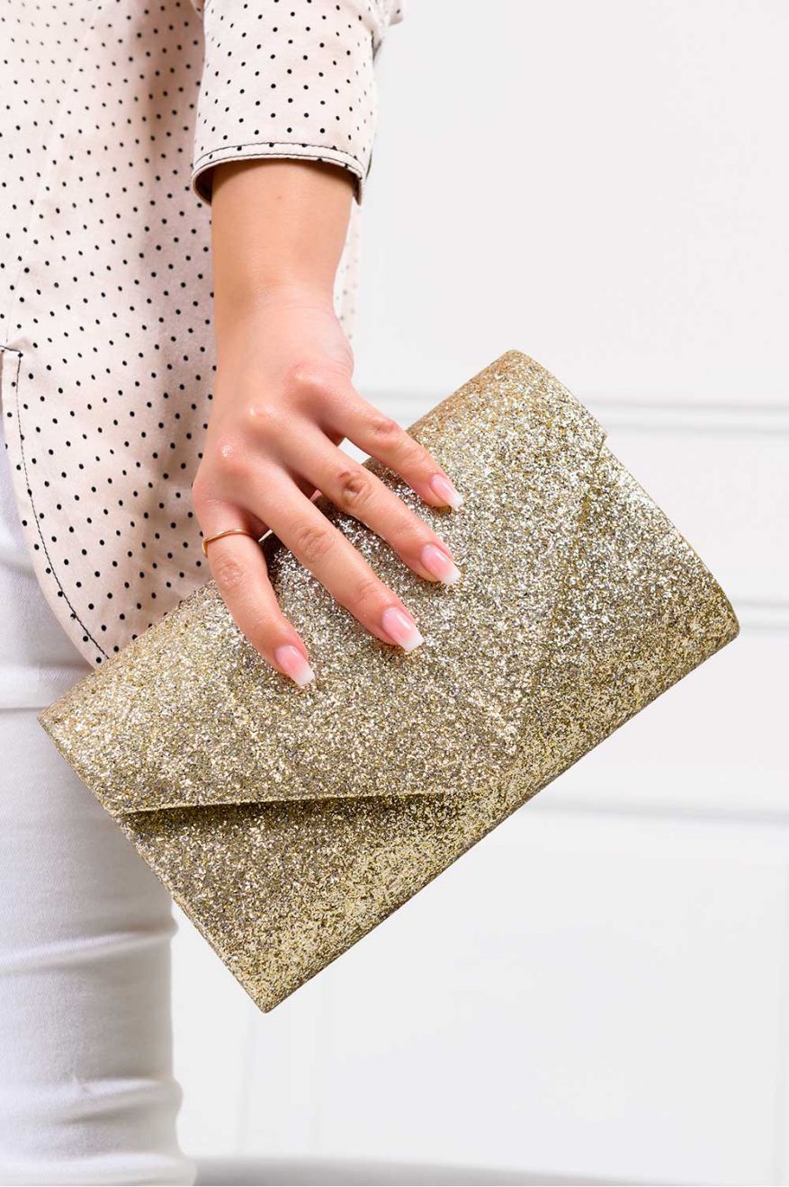 Pochette dorée avec paillettes B203