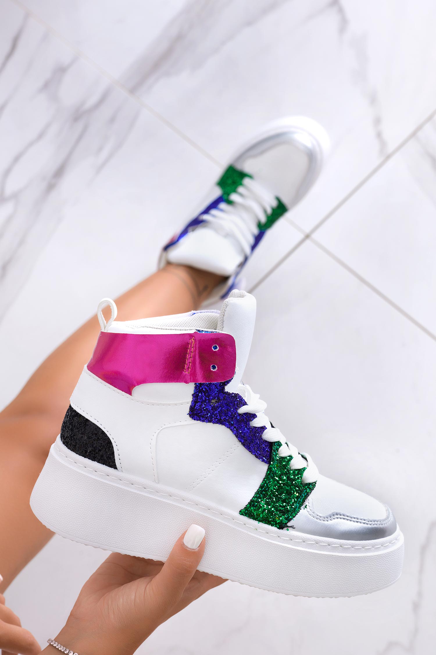 Baskets blanches avec empiècements pailletés multicolores