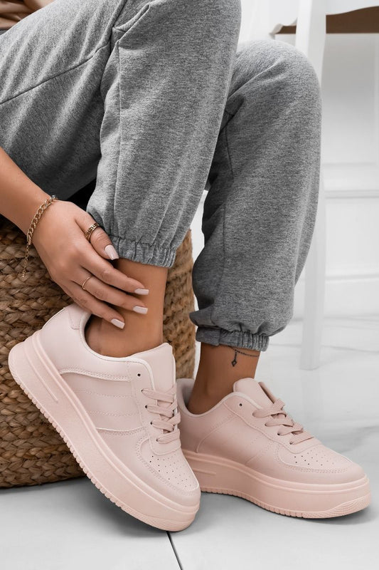 Sneakers rosa con suola spessa e lacci