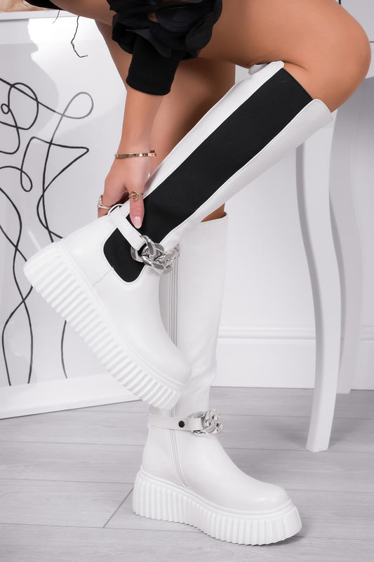 LARA - Stivali bianchi Alexoo con elastico e catena removibile