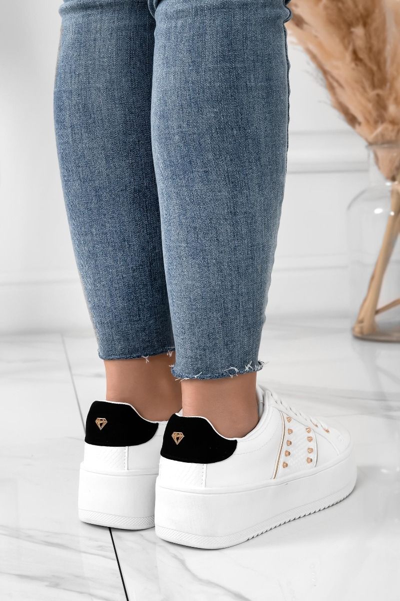 MORENA - Sneakers bianche con borchie oro e retro nero