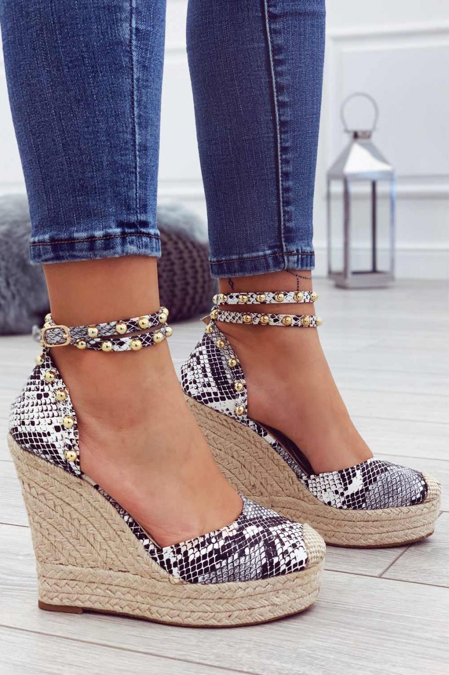 Espadrillas pitonate metallizzate con zeppa alta e borchie oro