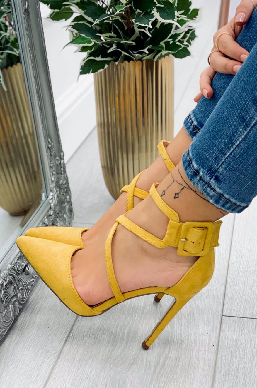 Pumps with stiletto heel and buckle Mustard Yellow