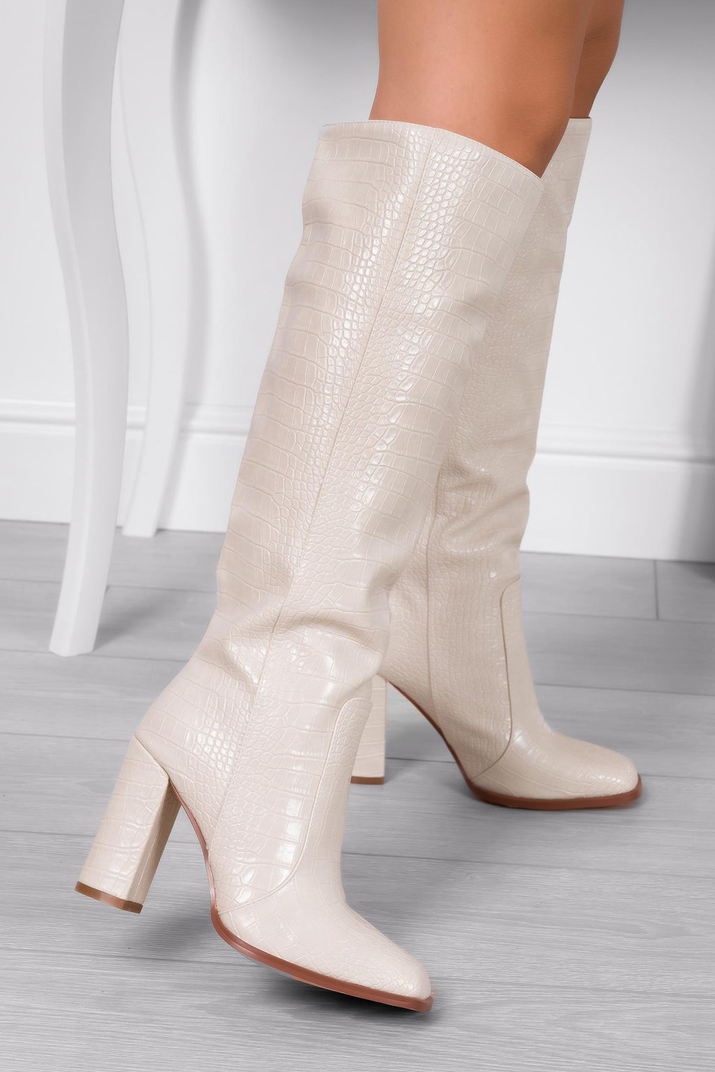 Stivali beige Alexoo effetto coccodrillo