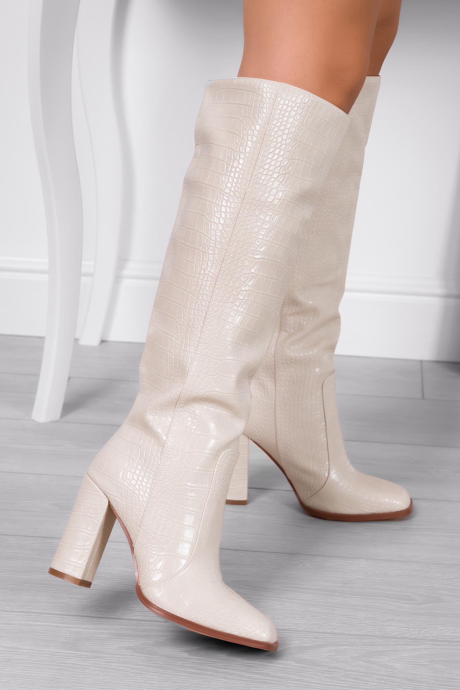 Stivali beige Alexoo effetto coccodrillo