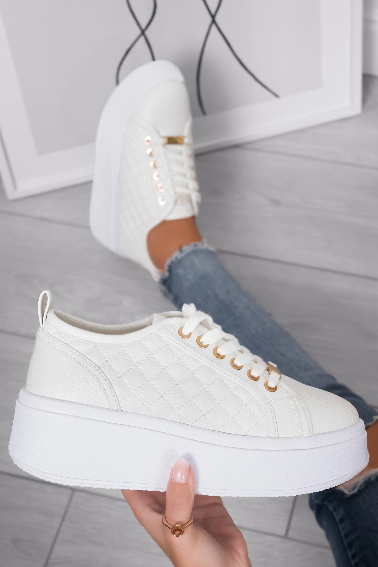 DALILA - Baskets plateforme Alexoo en simili cuir martelé crème