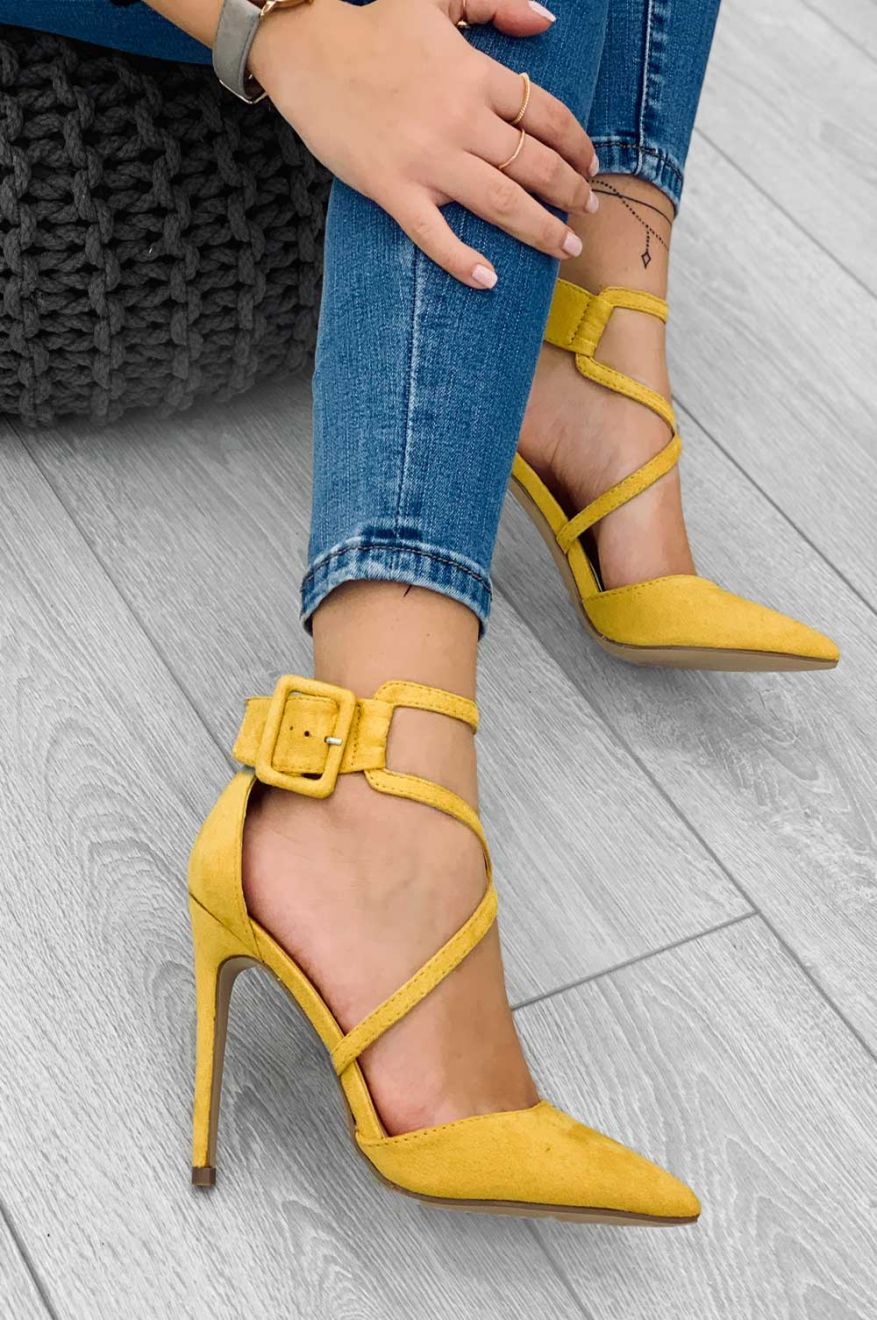 Pumps with stiletto heel and buckle Mustard Yellow