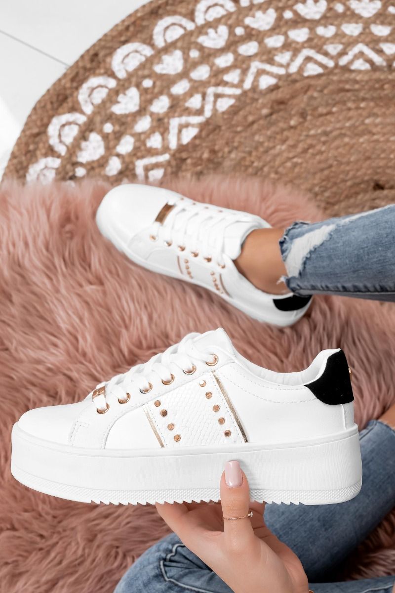 MORENA - Sneakers bianche con borchie oro e retro nero