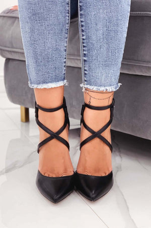 Black faux leather pumps with high heel