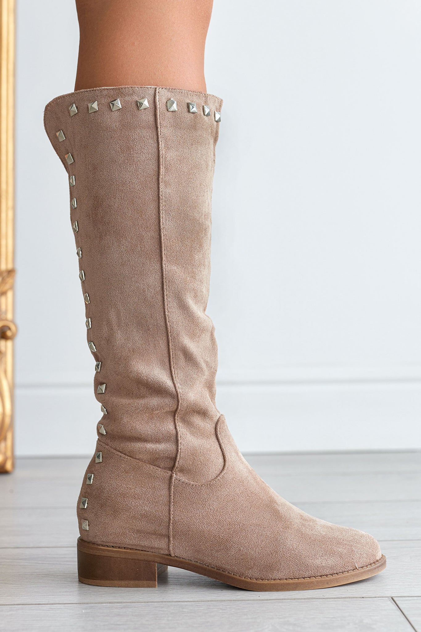 BEATRIX - Alexoo taupe boots with internal wedge and studs on the back