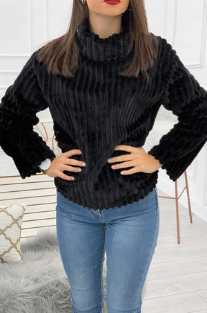 Velvet sweater with black collar