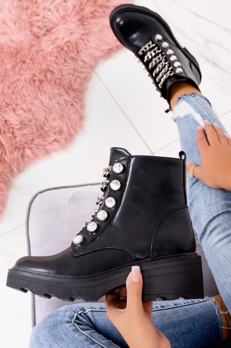 Stivaletti neri biker con catene e strass