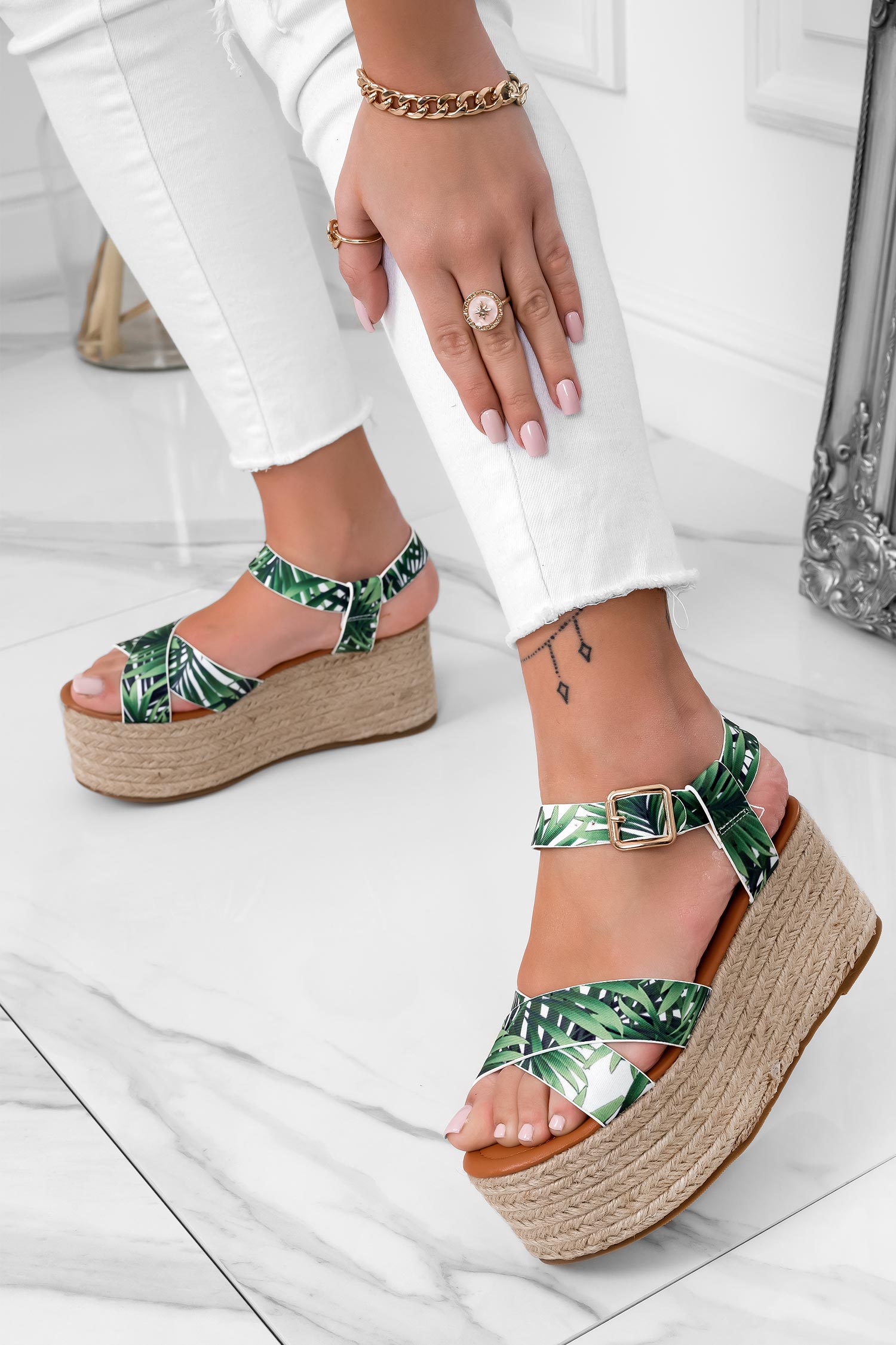 Sandali espadrillas verdi con zeppa in corda