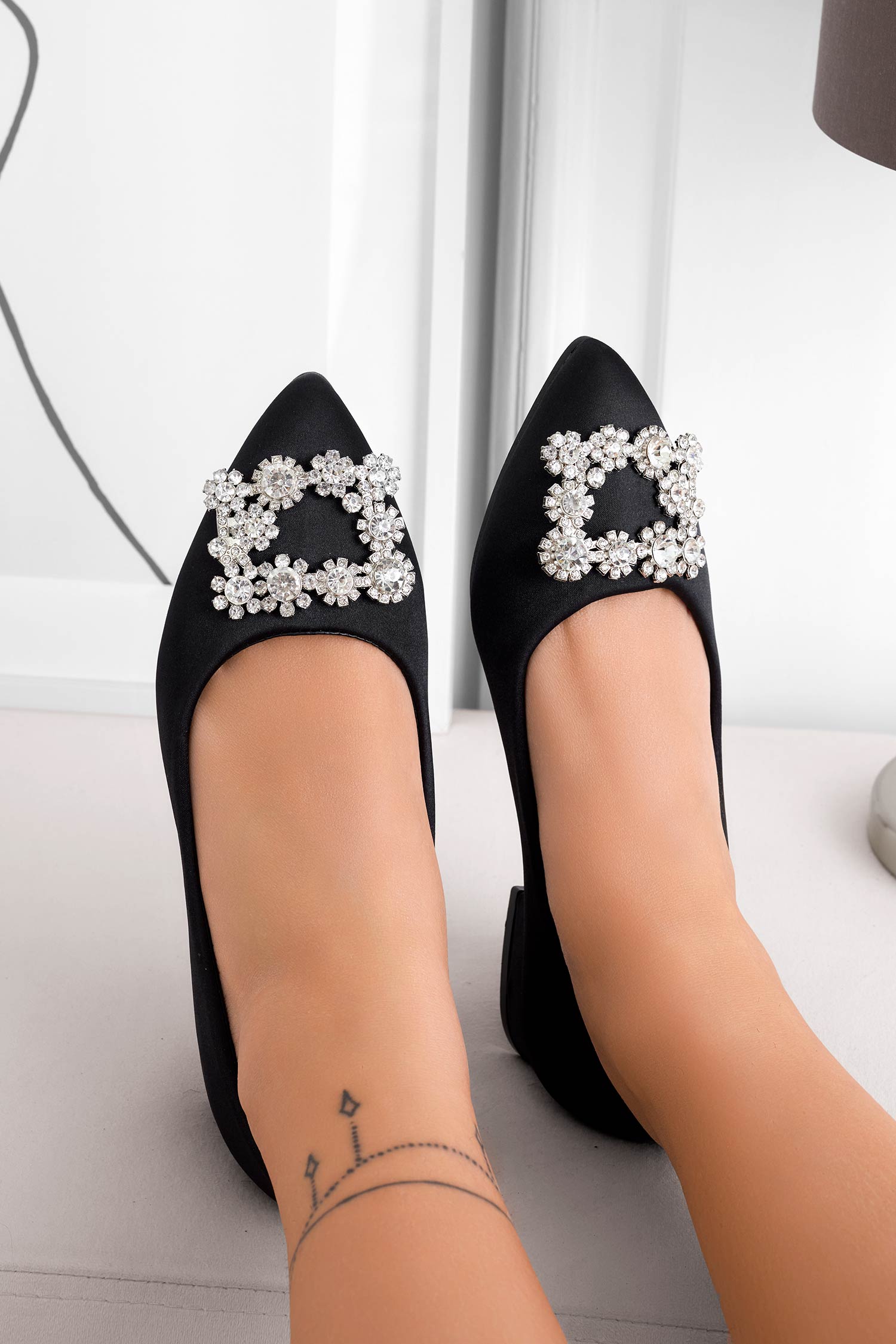 Ballerine nere in raso con gioiello