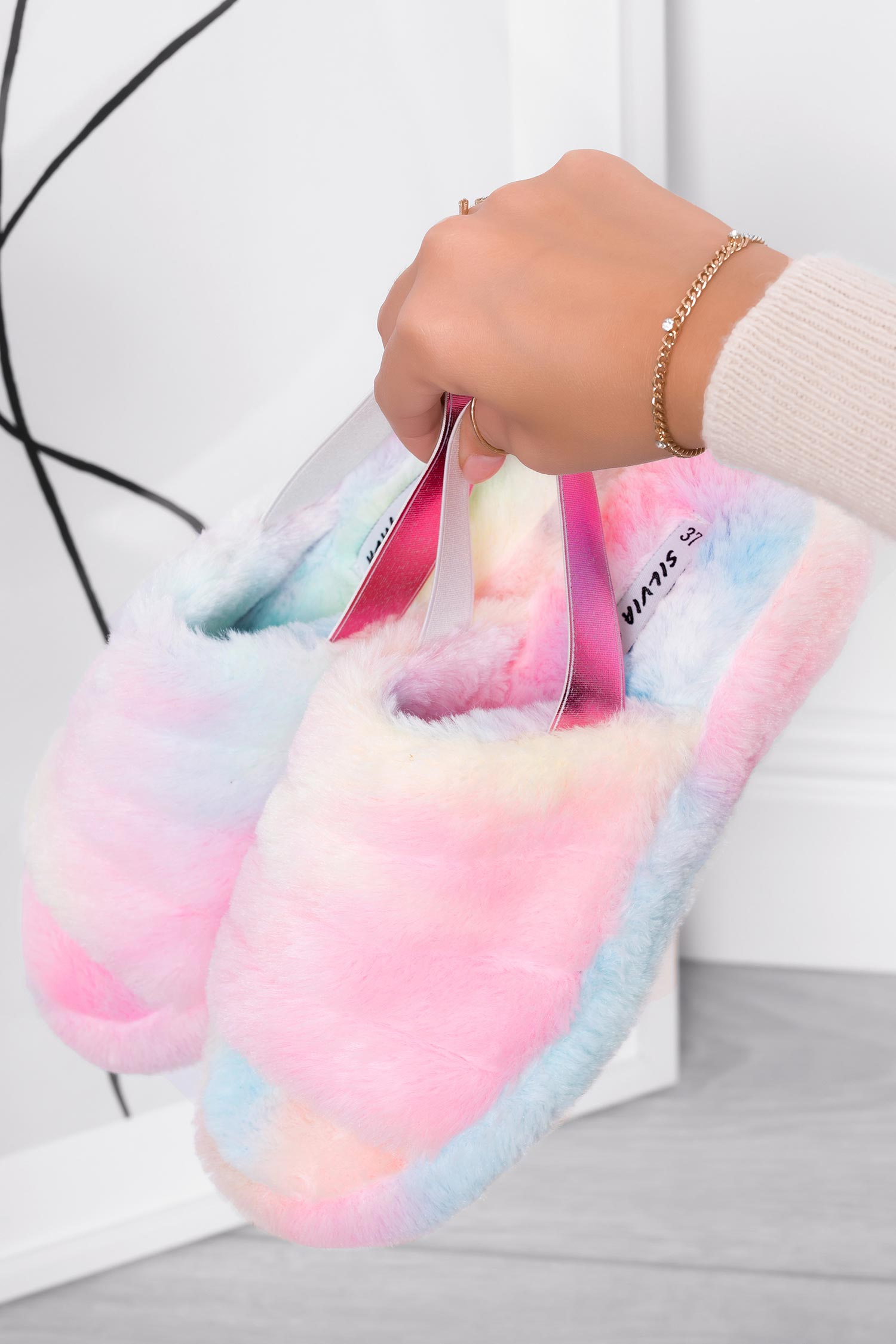 KEIRA - Chaussons arc-en-ciel en fausse fourrure avec élastique