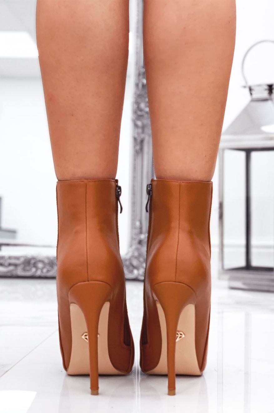 Bottines camel en similicuir à talons hauts