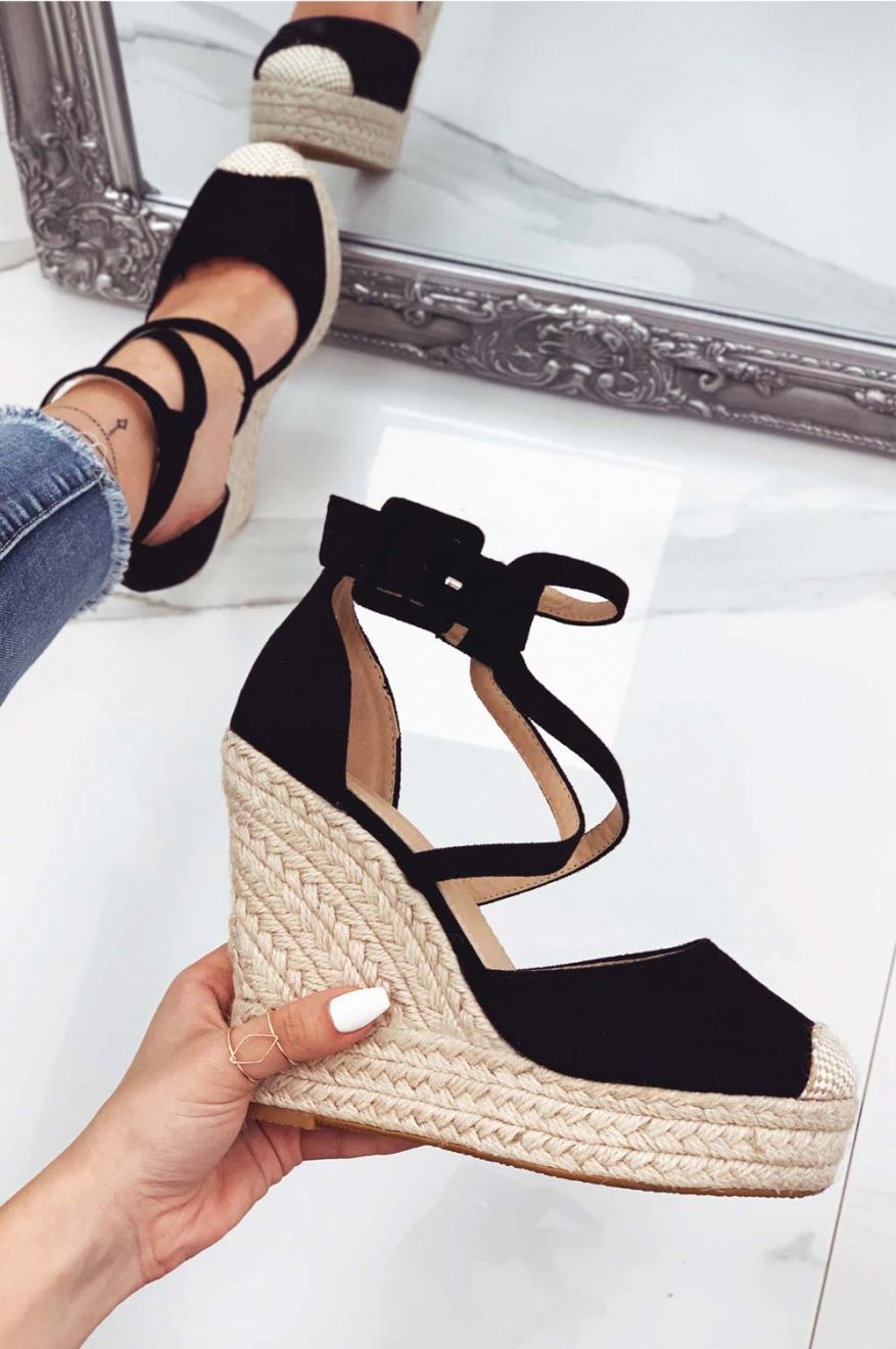 Black espadrilles with wedge heel and crossed straps