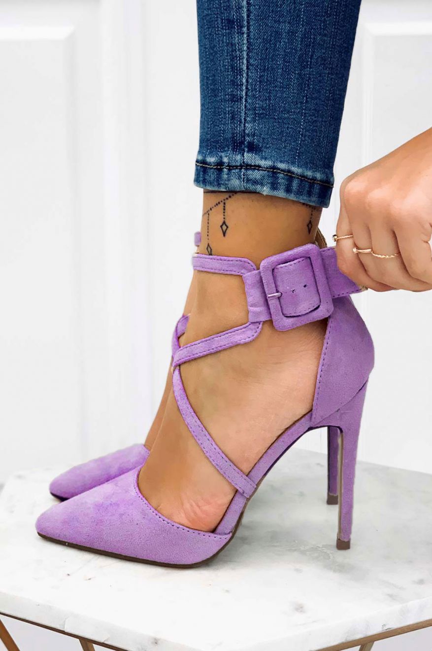 Stiletto heel pumps with buckle in purple