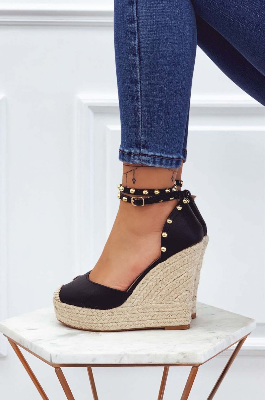 Espadrillas nere in finta pelle con zeppa alta e borchie oro