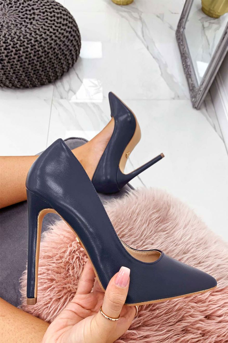 Escarpins bleus en simili cuir à talons hauts