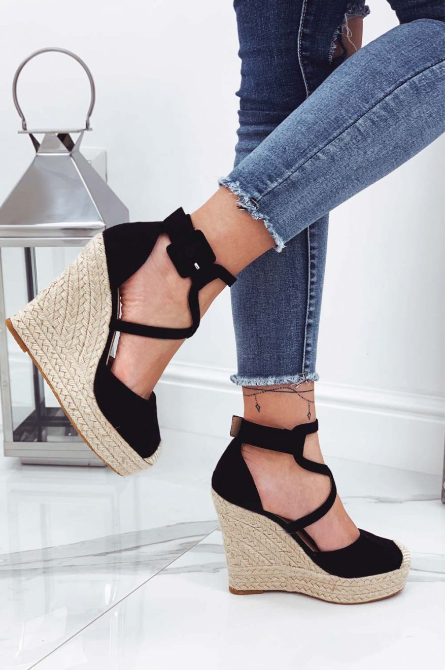 Black espadrilles with wedge heel and crossed straps
