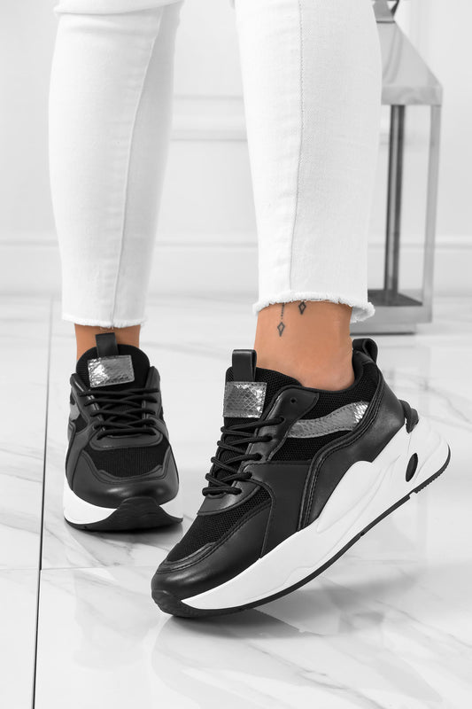 Sneakers nere con inserti laminati argento e lacci