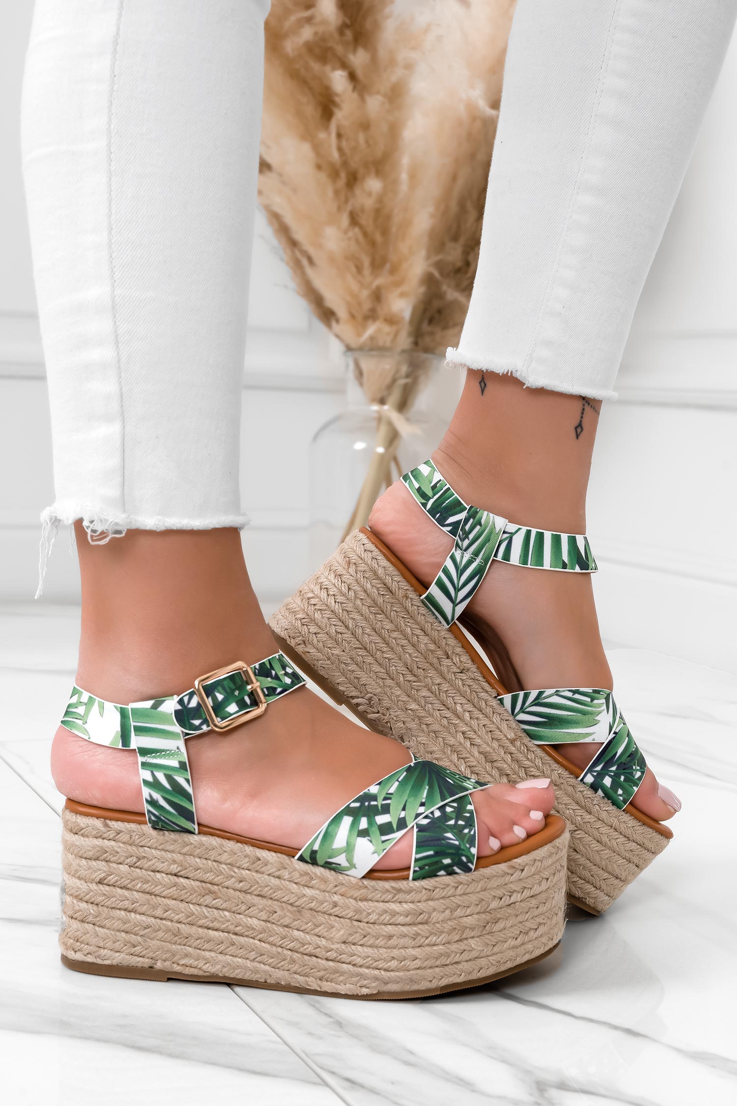 Sandali espadrillas verdi con zeppa in corda