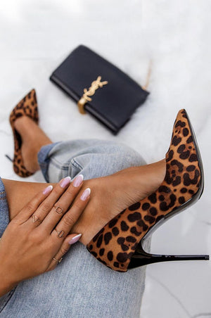 Suede high-heeled leopard print pumps