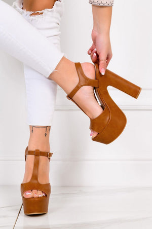Camel sandals with block heel and T-strap closure