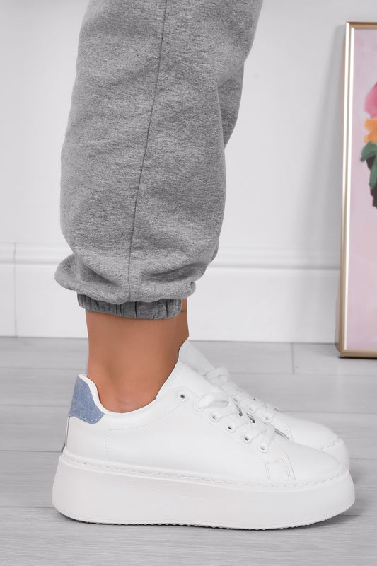 TERESANNA - Sneakers bianche con zeppa alta e retro blu