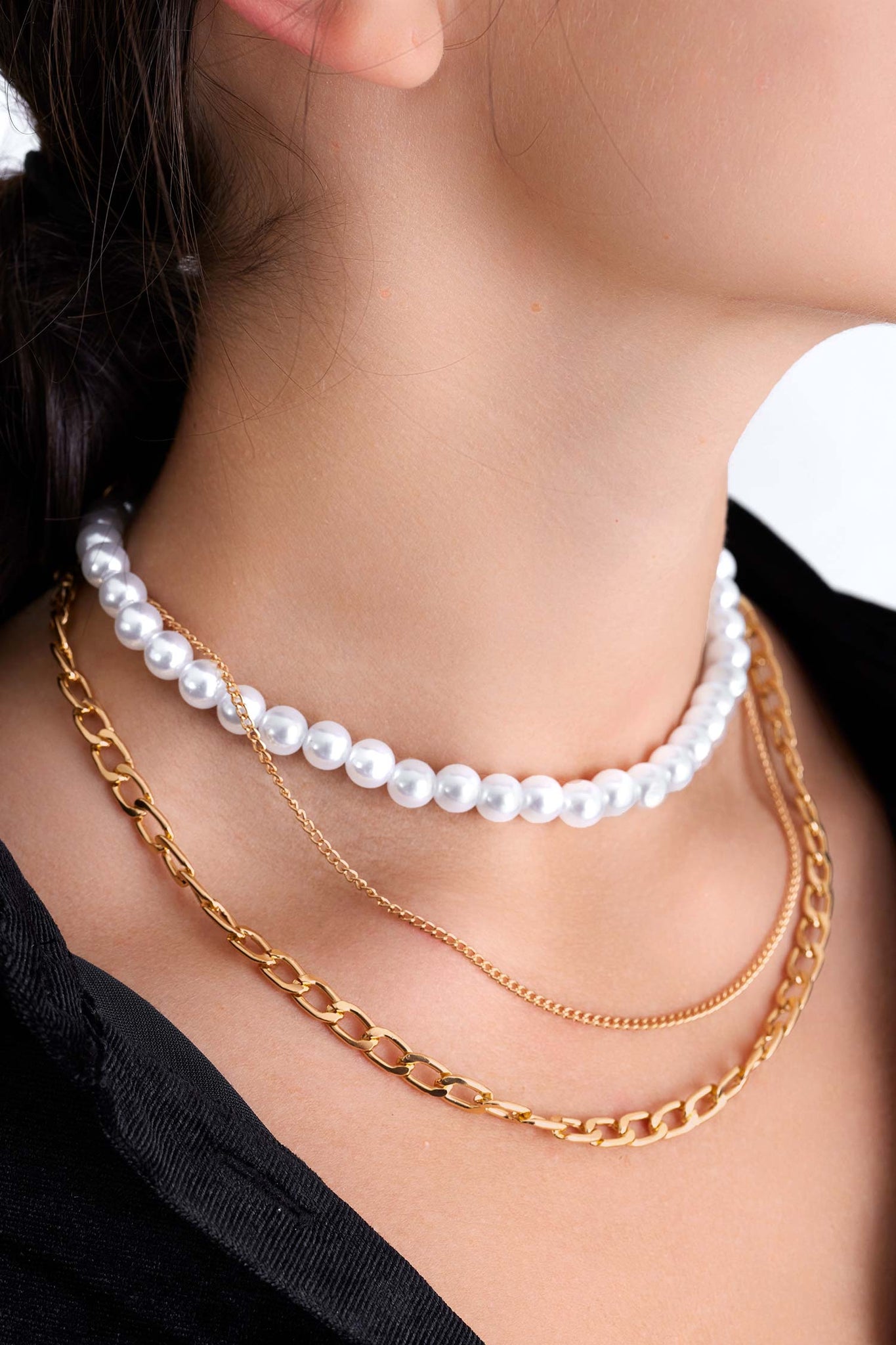 Layered necklace with gold chain and pearls