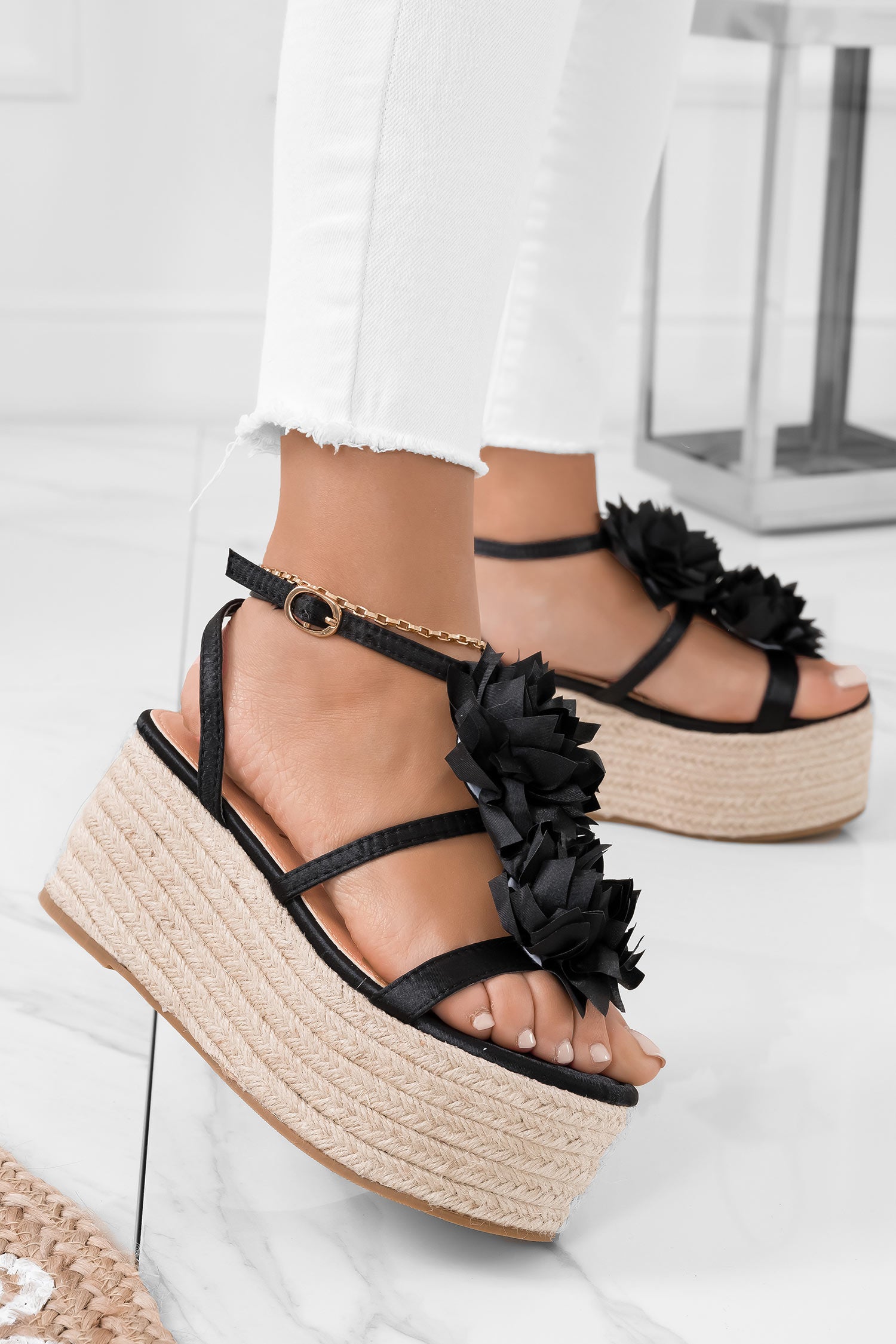 Sandali espadrilles neri in raso con fiore applicato