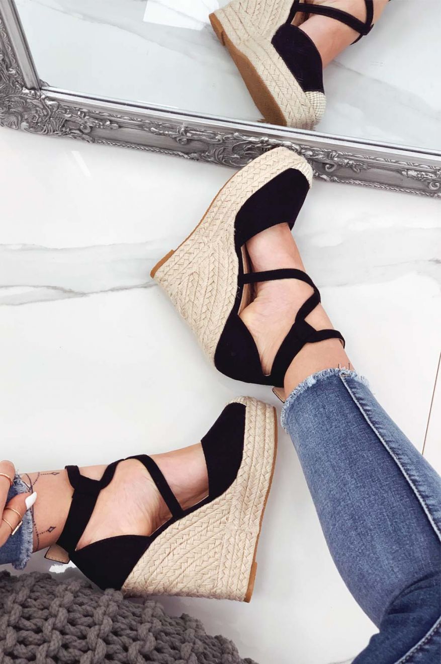 Black espadrilles with wedge heel and crossed straps