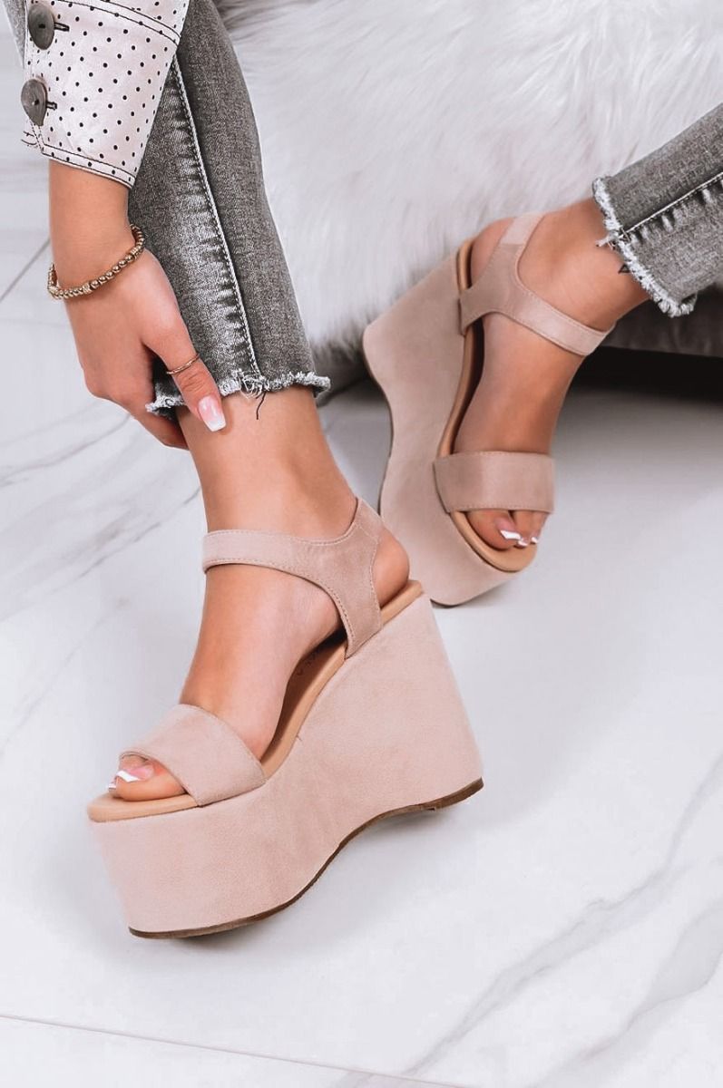 Sandali beige con zeppa a piattaforma