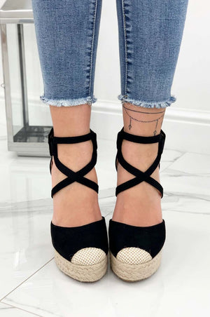Espadrilles nere con zeppa e fasce ad incrocio