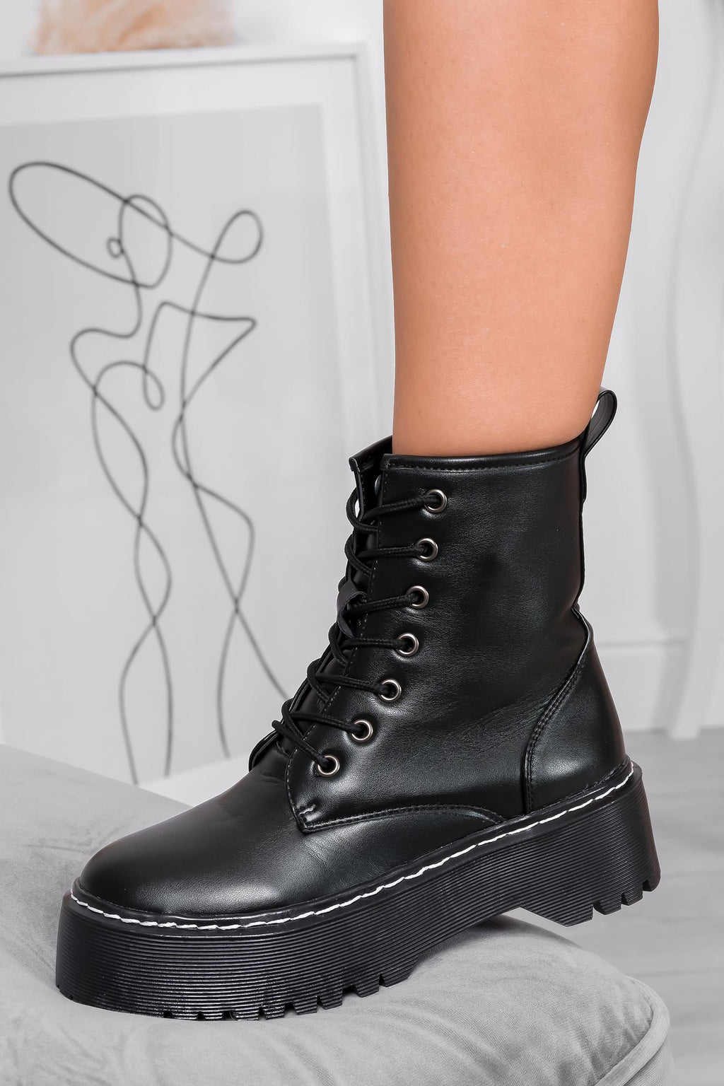 LARISSA - Bottines Alexoo noires en similicuir avec semelle épaisse