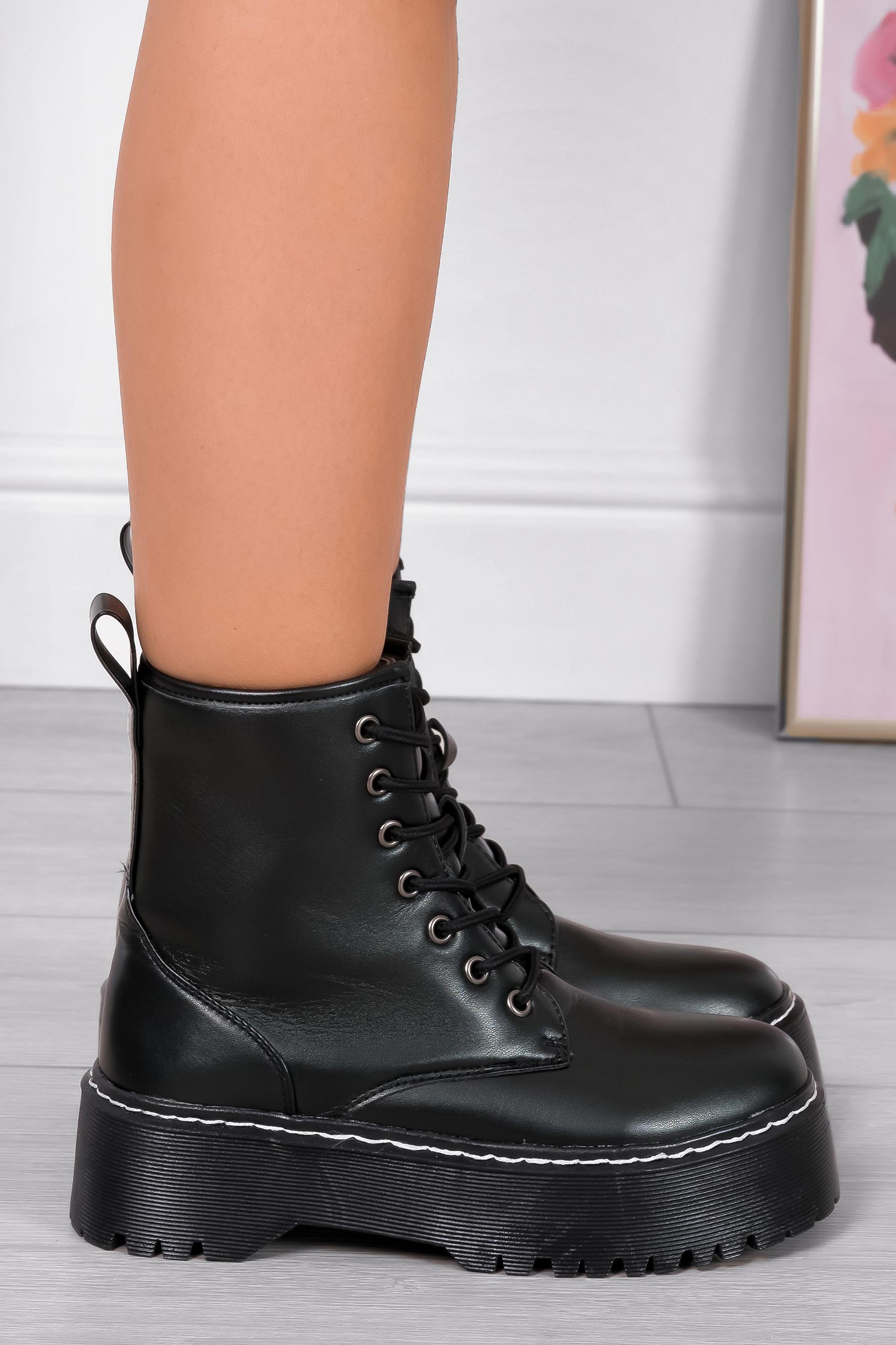 LARISSA - Bottines Alexoo noires en similicuir avec semelle épaisse