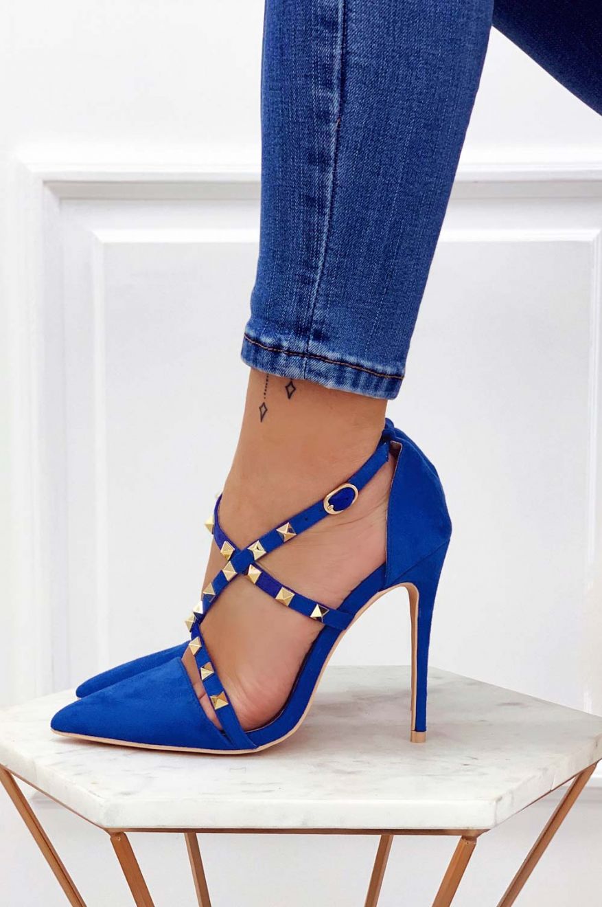 Decolletè blu scamosciate con borchie oro e tacco alto