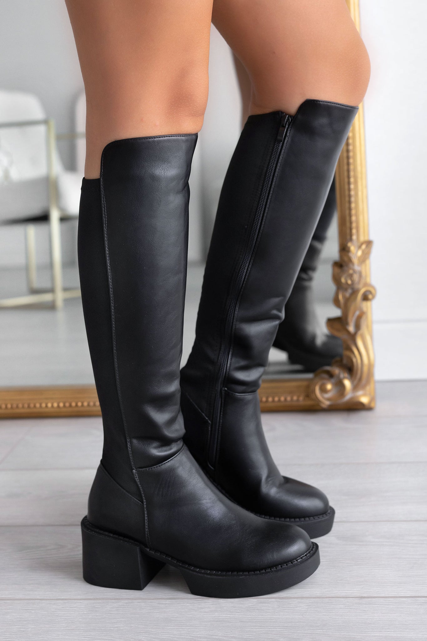 Black boots with elastic fabric on the back