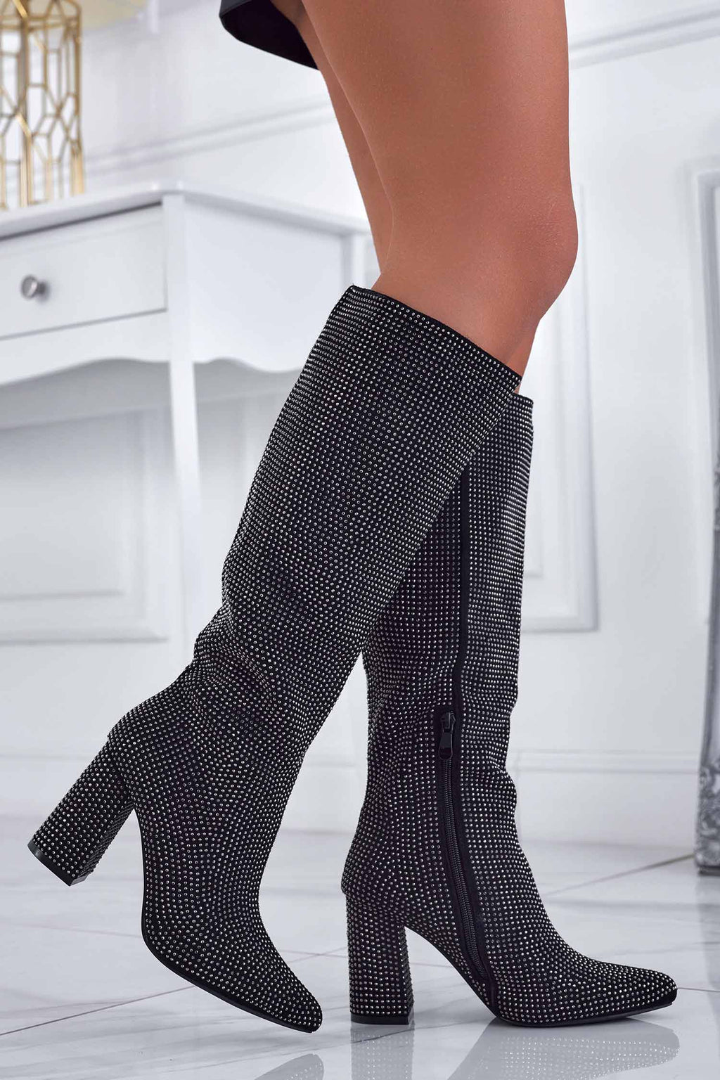 Bottes argentées ornées de strass avec talon confortable