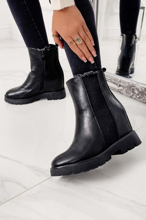 Black ankle boots with internal wedge and elastic