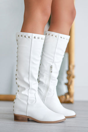 Alexoo white boots with internal wedge and studs on the back
