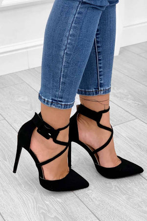 Pumps with stiletto heel and black buckle