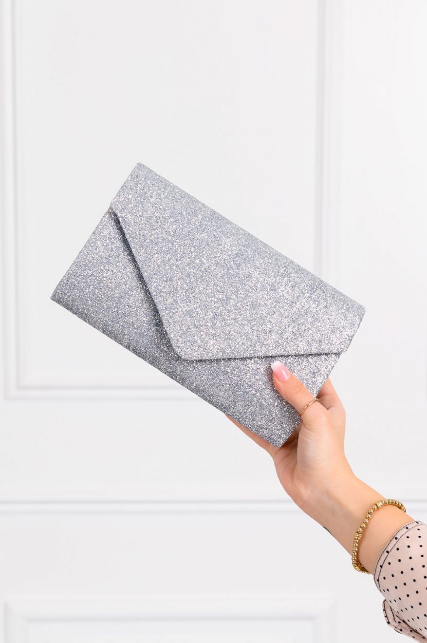 Pochette argentée avec paillettes B203