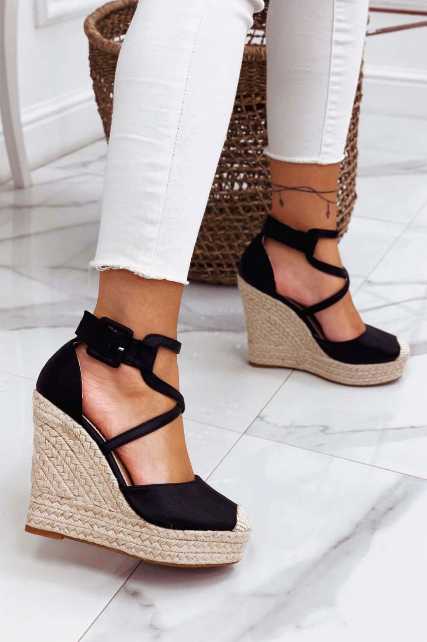 Espadrilles nere in finta pelle con zeppa e fasce ad incrocio