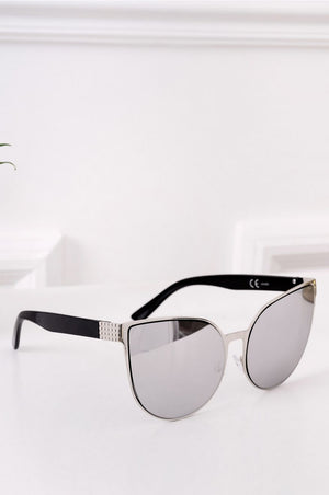 Sunglasses with silver mirrored lenses