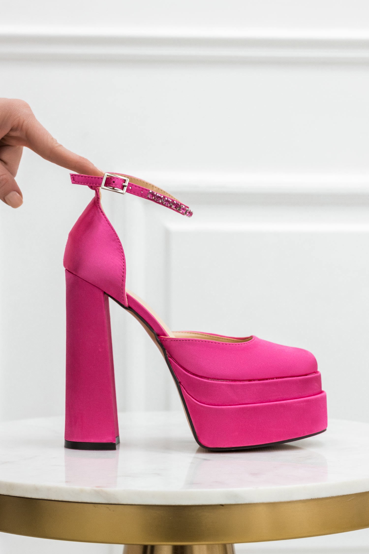 MANILA - Escarpins fuchsia en satin avec talon haut, plateau et bride bijou